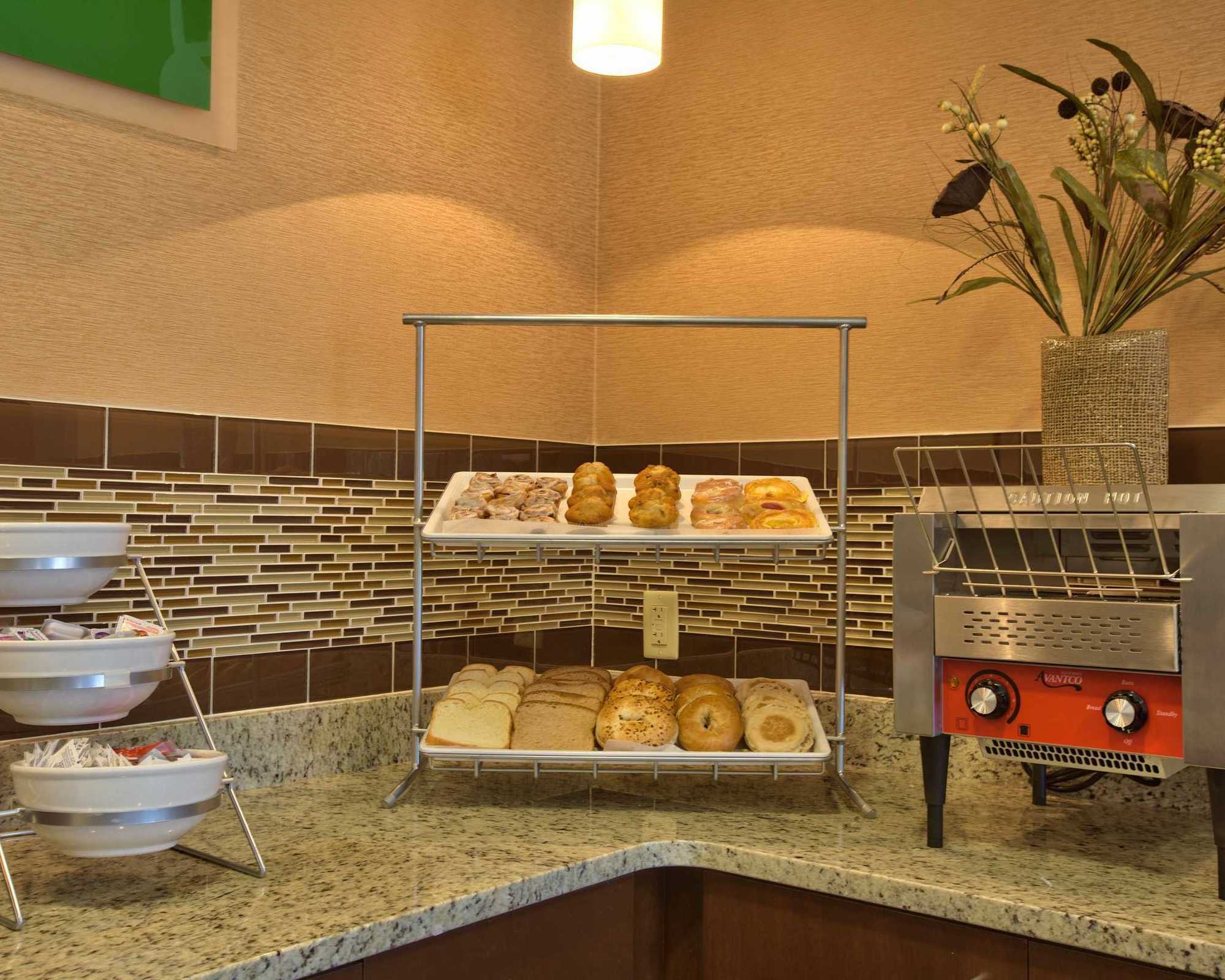Comfort Inn & Suites Dothan East Съоръжения снимка
